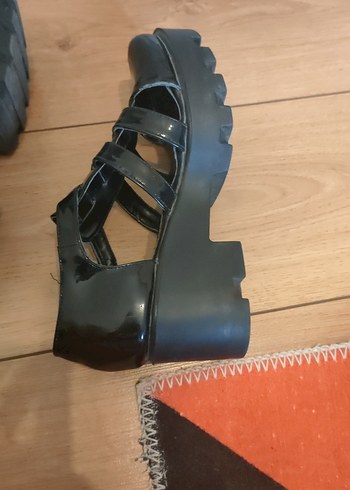 Siyah Rugan Tokalı Platform Topuklu Kadın Ayakkabı - Görsel 10