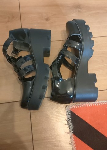 Siyah Rugan Tokalı Platform Topuklu Kadın Ayakkabı - Görsel 11