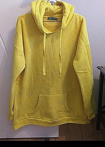 Limon sarısı renginde kışlık kalın kapüşonlu sweatshirt 