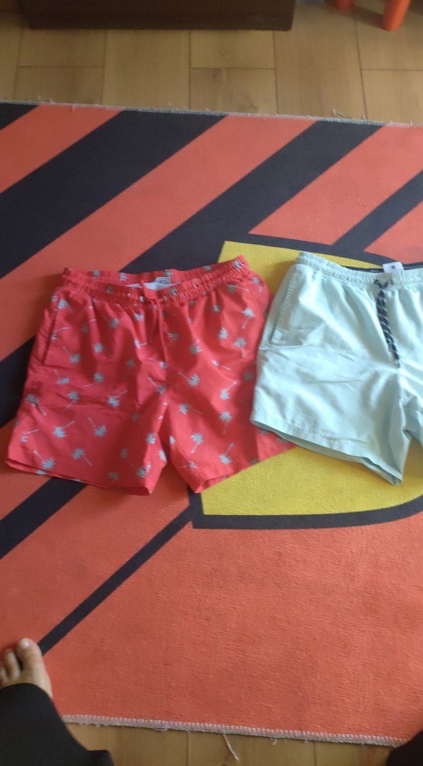 Kırmızı Desenli ve Beyaz Mini Erkek Mayo - Görsel 2