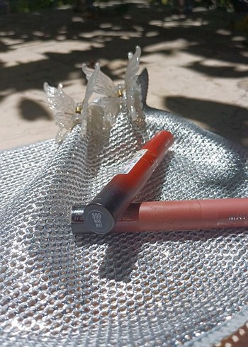 Beden kırmızı Renk Maybelline Ultimate Mat Ruj 899 More Rust