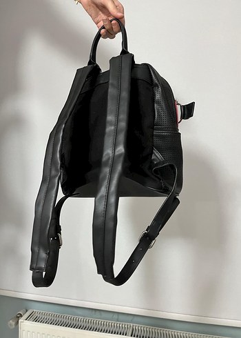 Siyah Deri Fermuarlı Kadın Sırt Çantası - Görsel 2