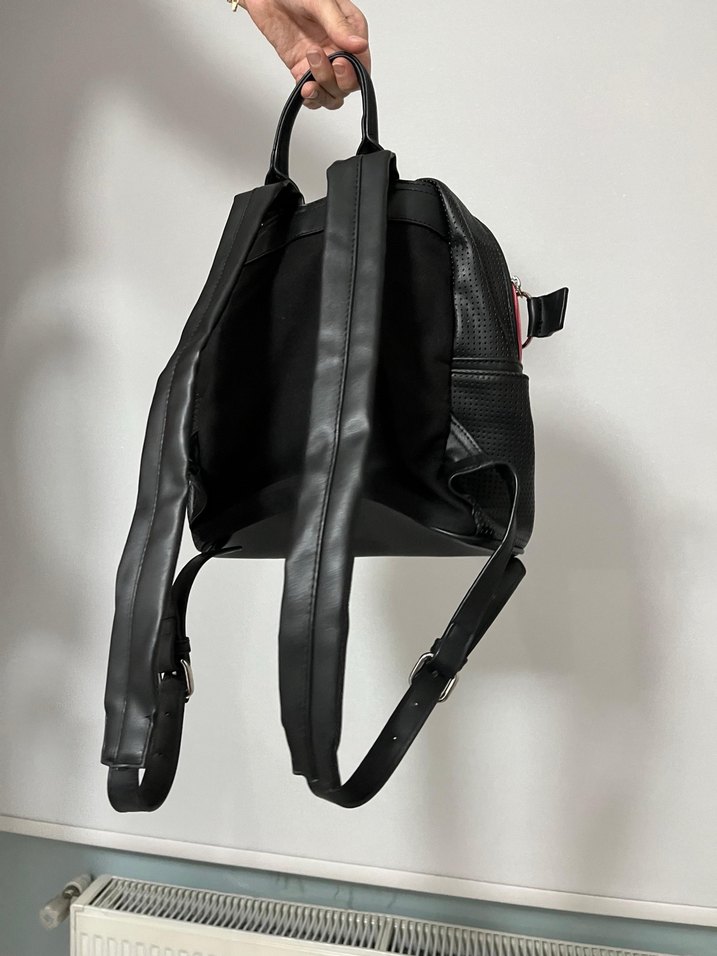Siyah Deri Fermuarlı Kadın Sırt Çantası - Görsel 2