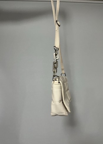 Beyaz Zincir Detaylı Deri Kadın Çanta - Görsel 4