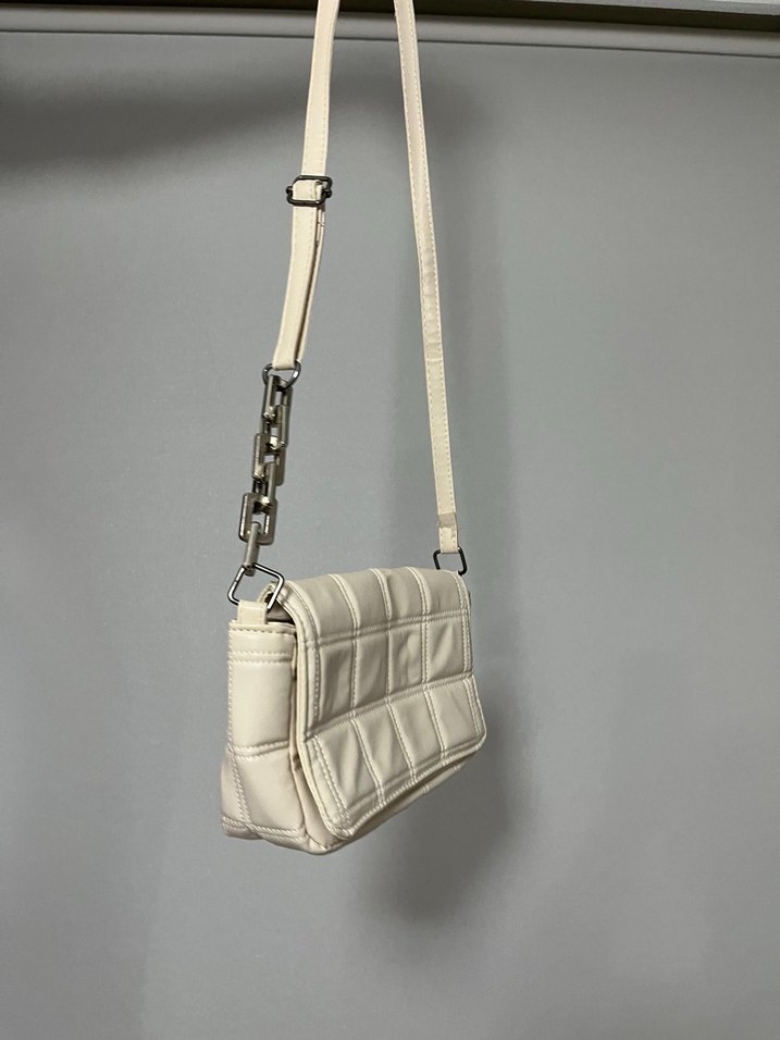 Beyaz Zincir Detaylı Deri Kadın Çanta - Görsel 3