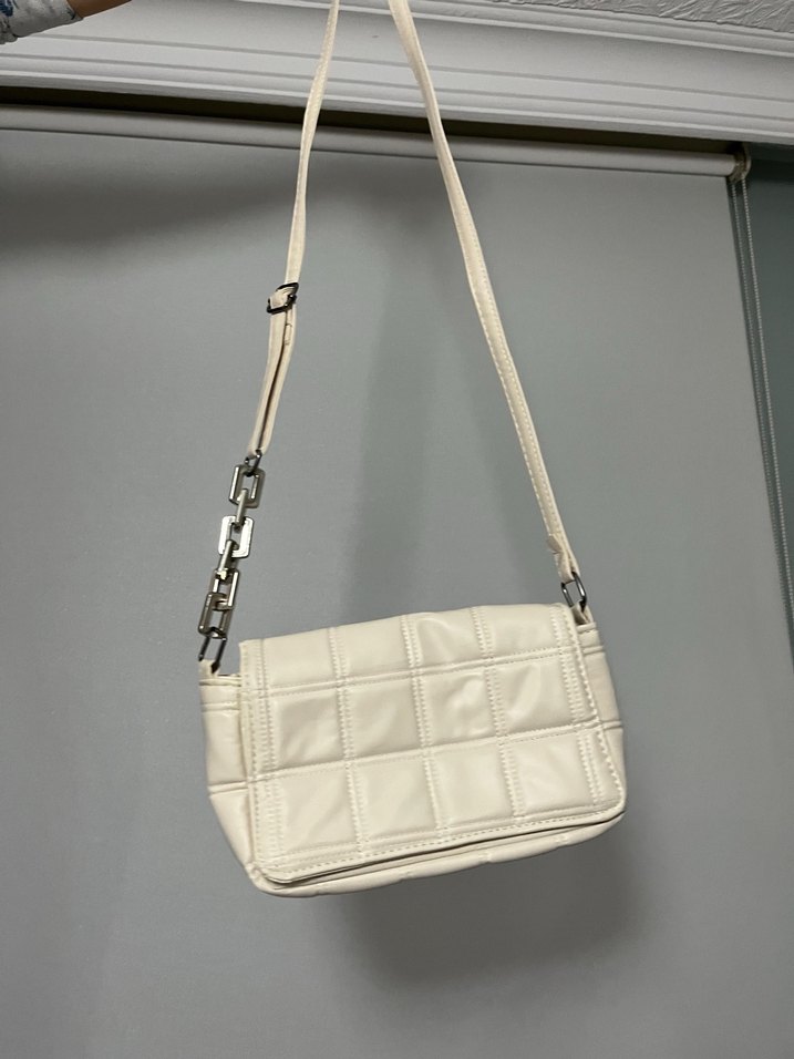 Beyaz Zincir Detaylı Deri Kadın Çanta - Görsel 2