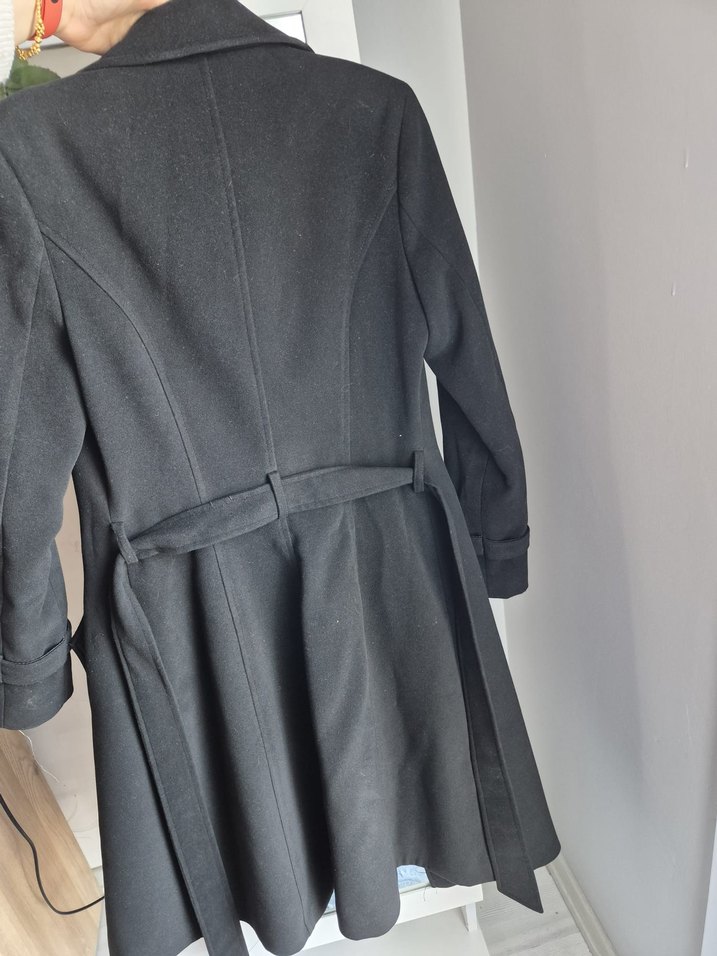 Siyah Düğmeli Klasik Kaban - Görsel 4