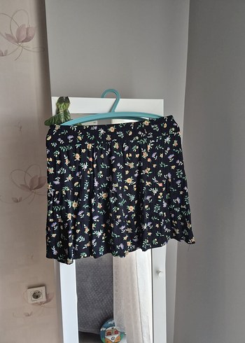 Çiçek Desenli Piliseli Mini Etek - Görsel 2