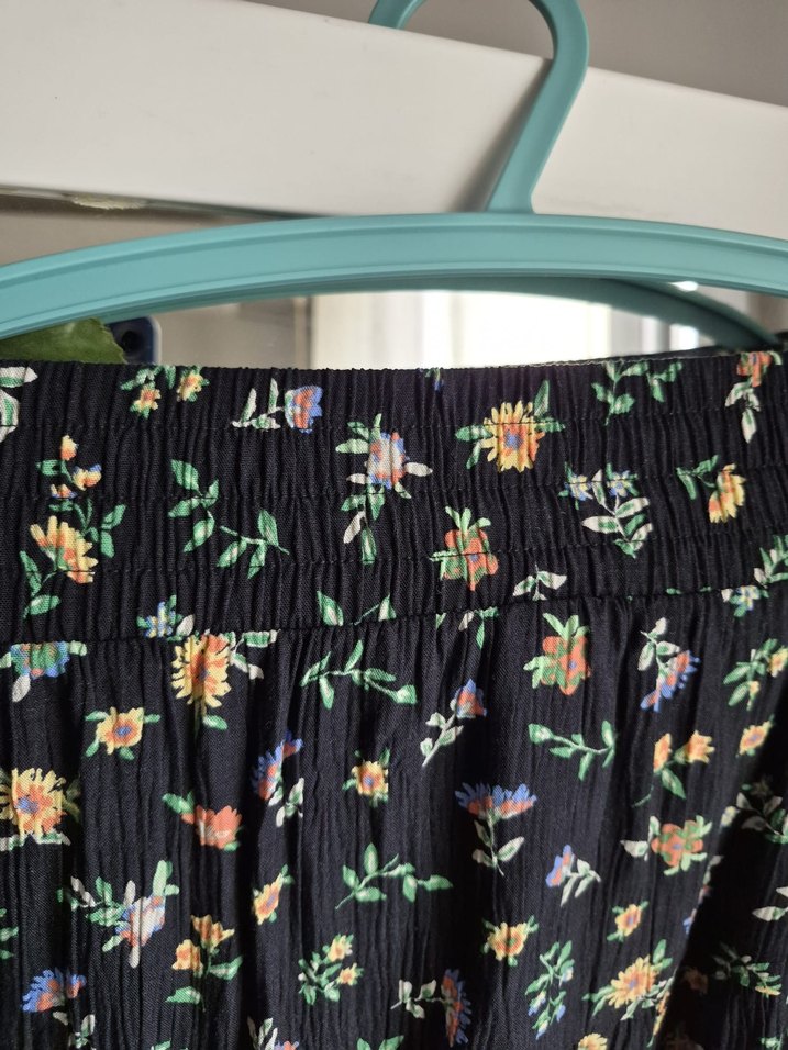 Çiçek Desenli Piliseli Mini Etek - Görsel 3