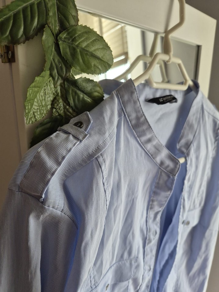 Düğmeli Mavi Keten Kadın Gömlek - Görsel 3