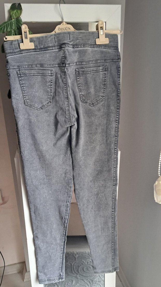 Gri Kadın Denim Kemerli Dar Kesim Pantolon - Görsel 3