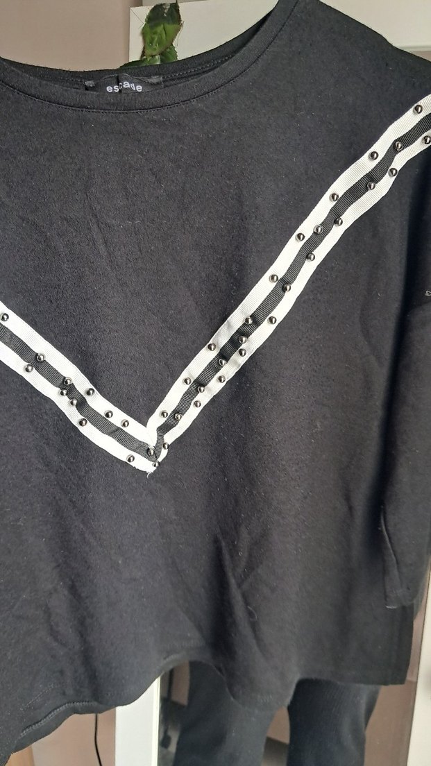 Siyah Zincir Detaylı V Yaka Kadın Kazak - Görsel 5