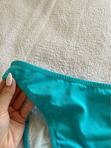 Diğer bikini altı