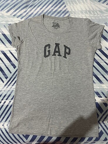 Gap tshirt