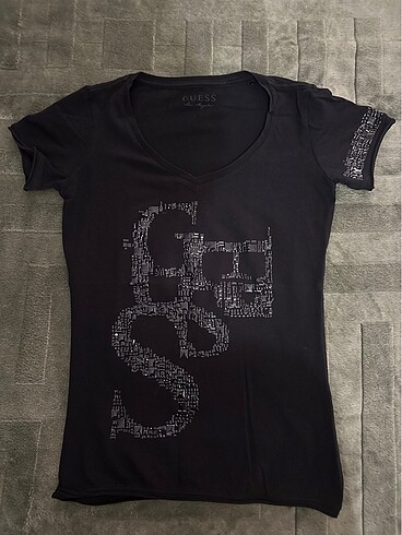 Guess tshirt