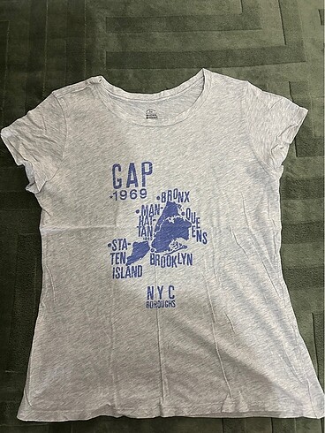 Gap tshirt