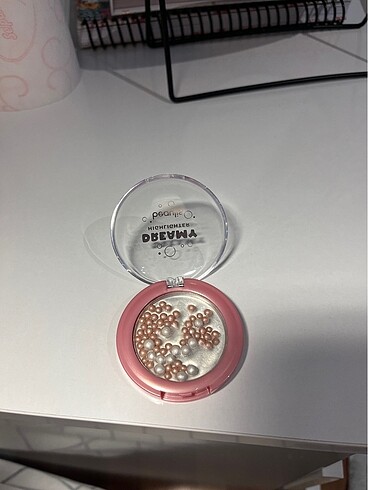 Wet n wild Beaulis highlighter