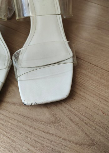 37 Beden beyaz Renk pull bear topuklu sandalet