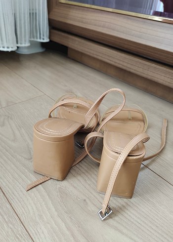 37 Beden camel Renk Bershka topuklu sandalet