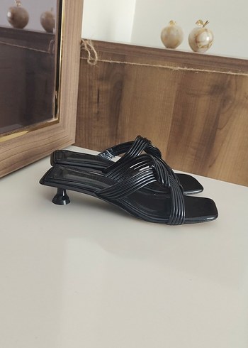 Siyah Topuklu Minimalist Kadın Sandalet - Görsel 3