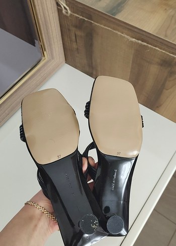 Siyah Topuklu Minimalist Kadın Sandalet - Görsel 4