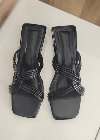 Siyah Topuklu Minimalist Kadın Sandalet - Görsel 2