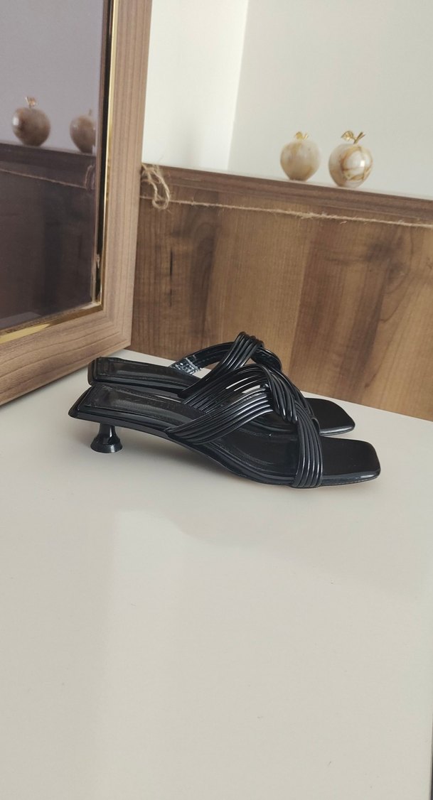 Siyah Topuklu Minimalist Kadın Sandalet - Görsel 3