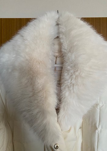 Beyaz Uzun Kürklü Kadın Montu - Görsel 2