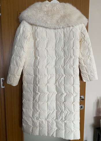 Beyaz Uzun Kürklü Kadın Montu - Görsel 4