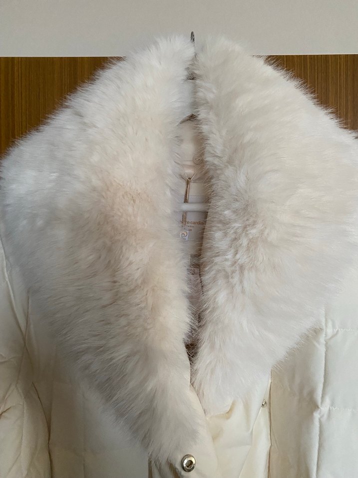 Beyaz Uzun Kürklü Kadın Montu - Görsel 2