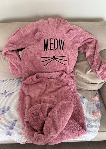 Tüylü yumoş alt üst pijama takımı - Görsel 2