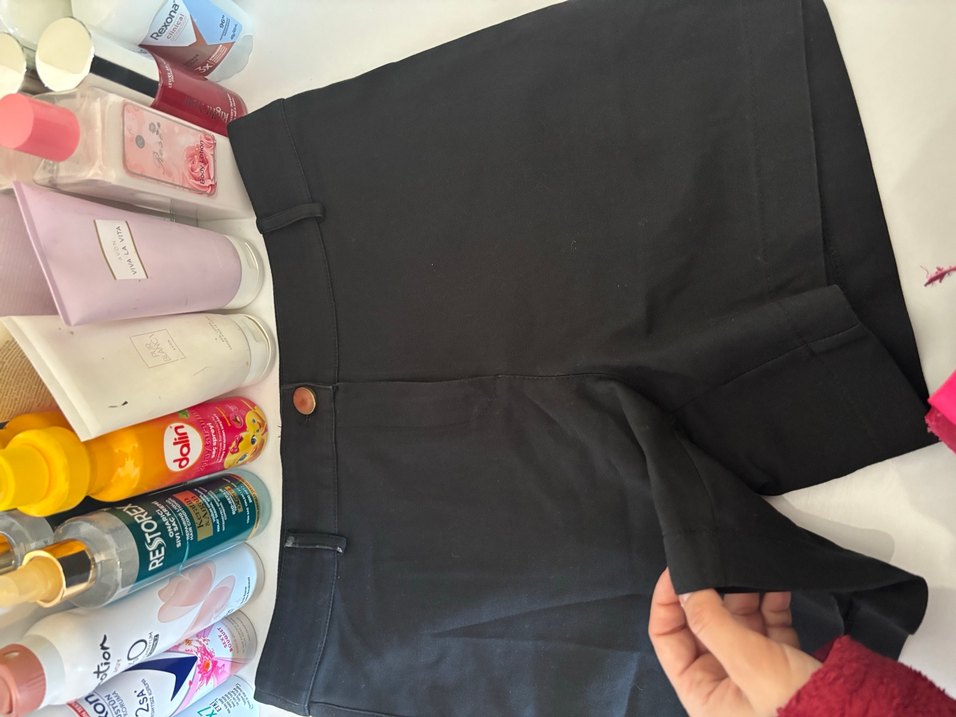 Düğmeli Siyah Kadın şort - Görsel 3