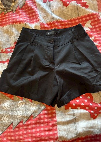 Siyah Düğmeli Mini Şort - Görsel 2