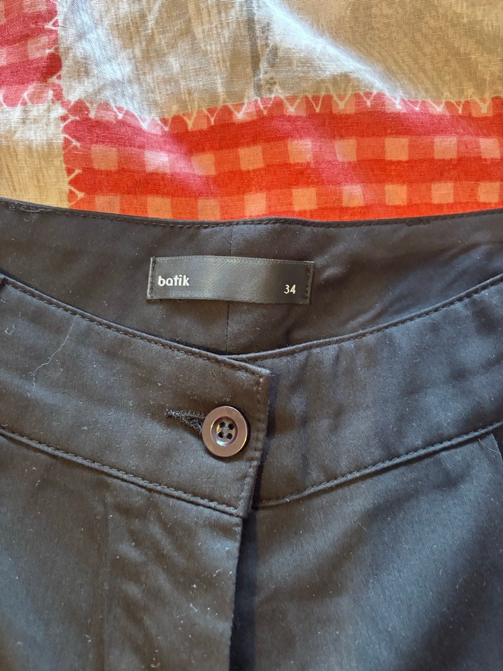 Siyah Düğmeli Mini Şort - Görsel 3