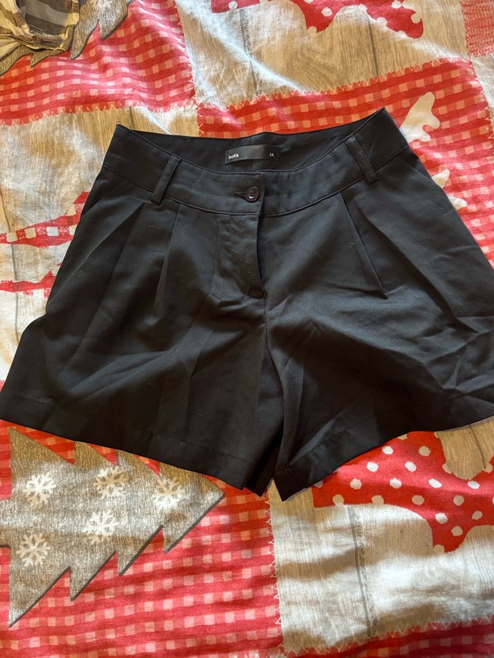 Siyah Düğmeli Mini Şort - Görsel 2