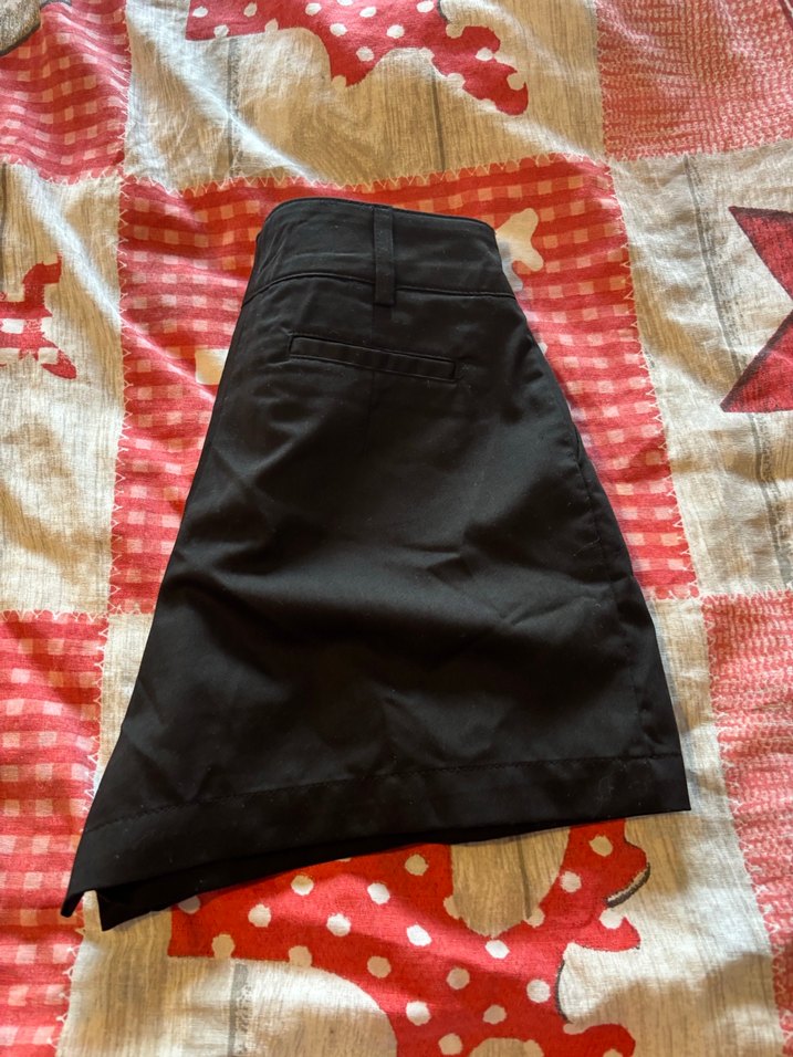 Siyah Düğmeli Mini Şort - Görsel 4