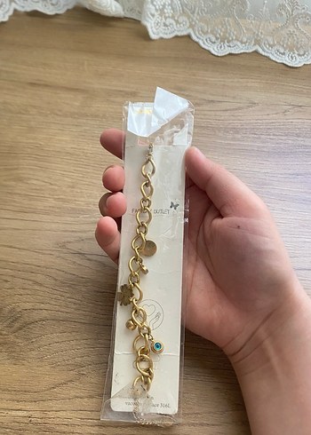 Altın Renk Zincir Detaylı Kadın Bileklik Çelik