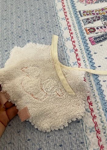 Nakışlı Gri Bebek Önlüğü - Görsel 3