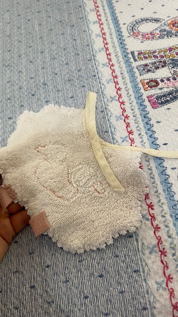 Nakışlı Gri Bebek Önlüğü - Görsel 3