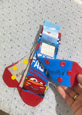 Çocuklar için Renkli Baskılı Arabalar Çorapları - Görsel 4