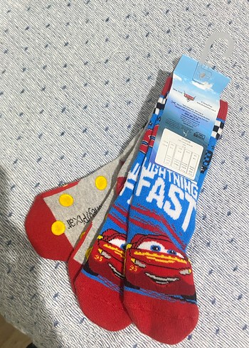 Çocuklar için Renkli Baskılı Arabalar Çorapları - Görsel 3