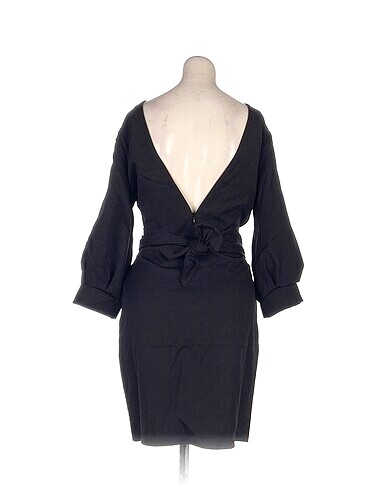 l Beden PreLoved Kısa Elbise %70 İndirimli.