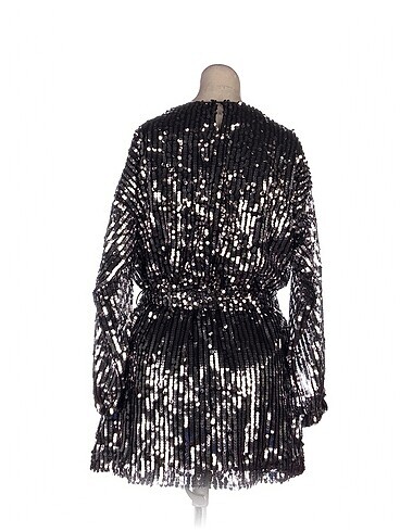 s Beden PreLoved Kısa Elbise %70 İndirimli.