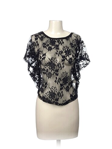 Bershka T-shirt %70 İndirimli.