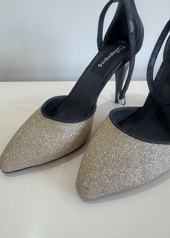 36 Beden Dilipapuç Markalı Altın Simli Siyah Stiletto Topuklu Ayakkabı