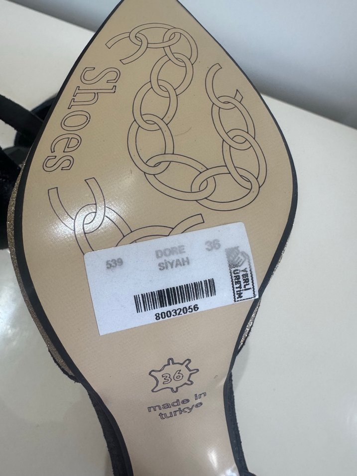 Dilipapuç Markalı Altın Simli Siyah Stiletto Topuklu Ayakkabı - Görsel 5