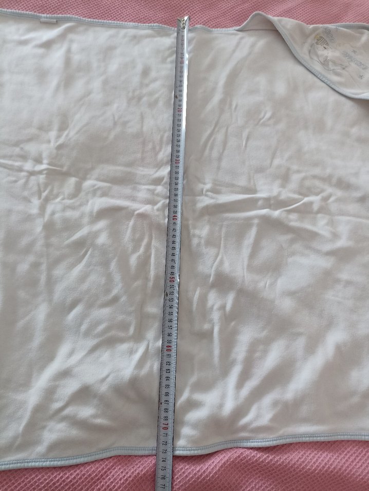 Beyaz Bebek Battaniyesi Kapüşonlu Yumuşak Kumaş - Görsel 3