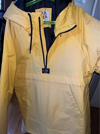 Yağmurluk pull and bear