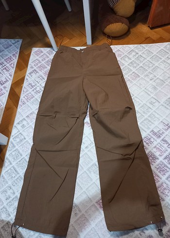 kahverengi paraşüt pantolon