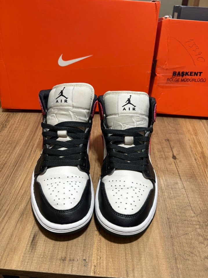 Nike Air Jordan Siyah Beyaz Spor Ayakkabı - Görsel 2
